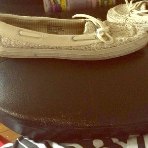 I am selling flats from vanity’s in size 7